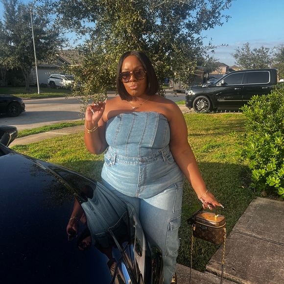 Meet your Posher, Breeana - Picture 3 of 3